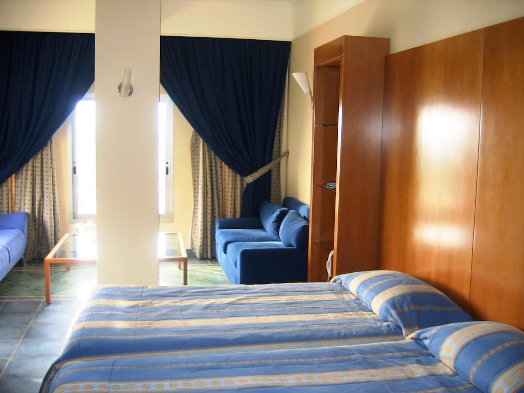 The Four Stars Hotel And Beach Resort Jounieh Room photo